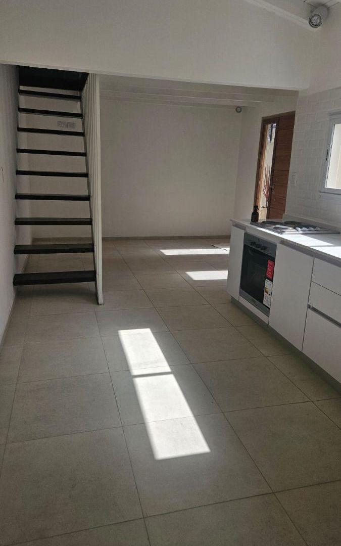 Foto de PH 3 AMB + GGE + PATIO ZONA ARANA Y GOIRI Y JUANA MANSO U$S 80.000, imagen 3