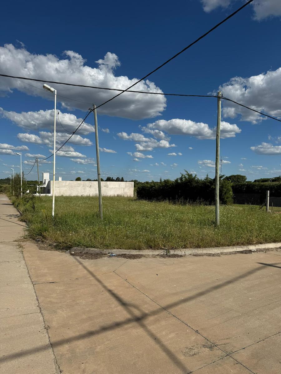 MUY BUEN TERRENO DE 450 M2 EN ESQUINA