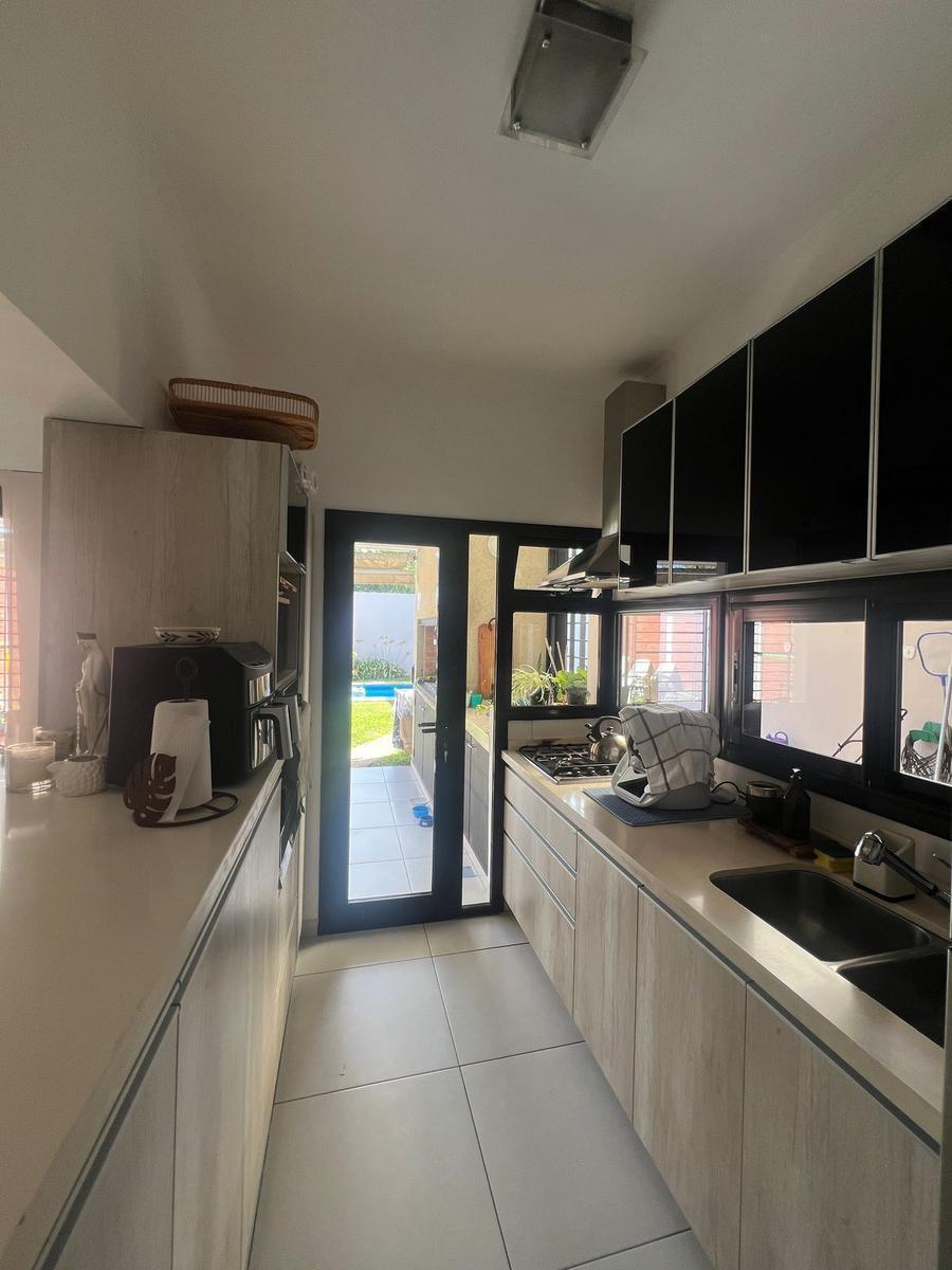 CASA LISTA PARA ENTRAR A VIVIR SOBRE ALMIRANTE BROWN
