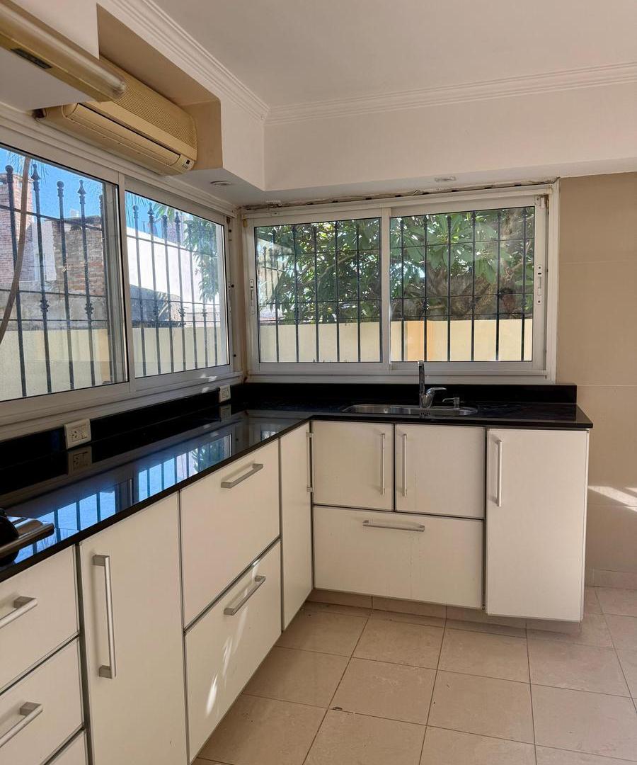 Excelente casa 3 dormitorios zona parque !!! Sobre calle Salta