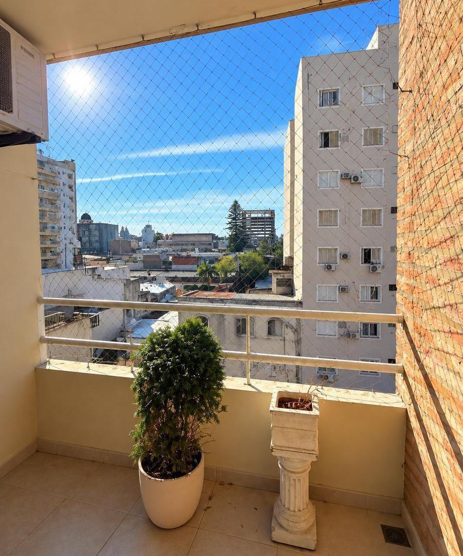 Foto de EN VENTA DPTO 3 DORMITORIOS SOBRE CALLE TUCUMÁN, imagen 2