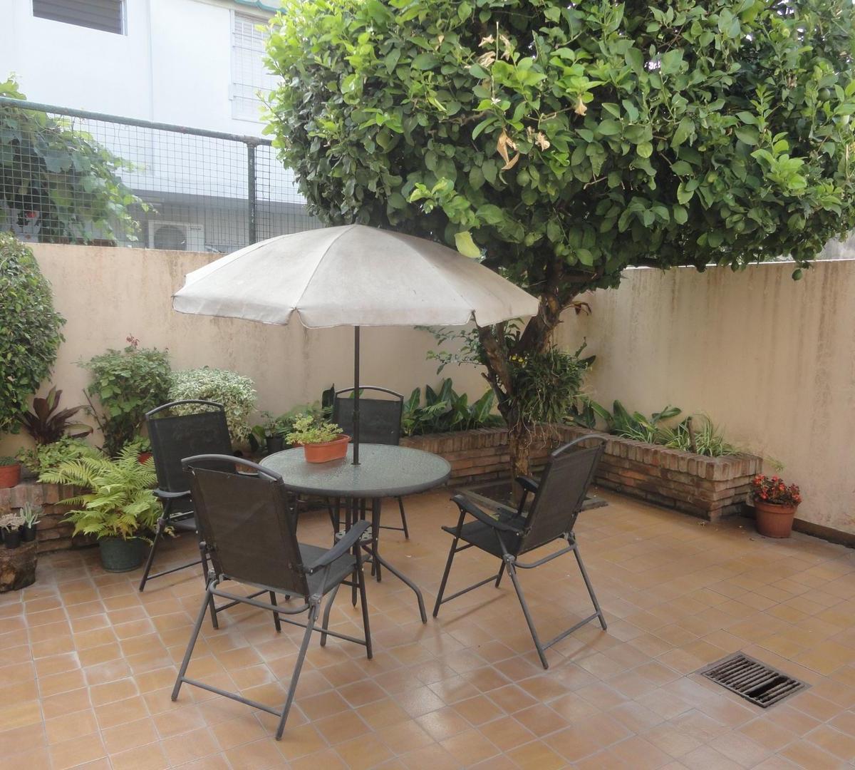 PH TIPO CASA EN VENTA EN HAEDO AL FRENTE DE 4 AMBIENTES