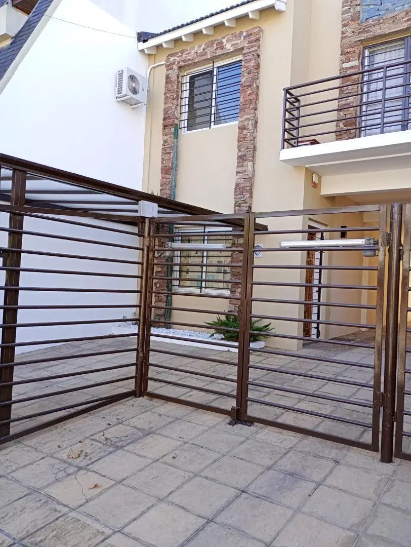 DUPLEX EN VENTA EN HAEDO 4 AMBIENTES 1