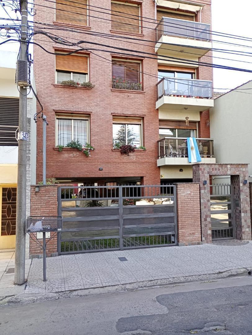 Foto de DEPARTAMENTO EN VENTA EN HAEDO 3 AMBIENTES CON COCHERA, imagen 2