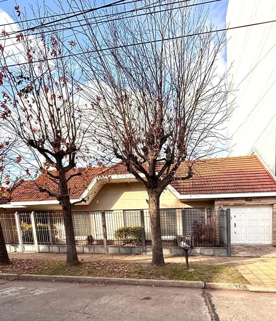 CASA EN VENTA EN HAEDO 5