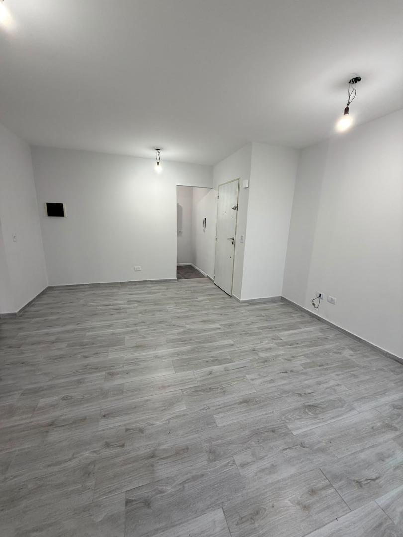 Foto de DEPARTAMENTO EN ALQUILER EN HAEDO CON COCHERA, imagen 1