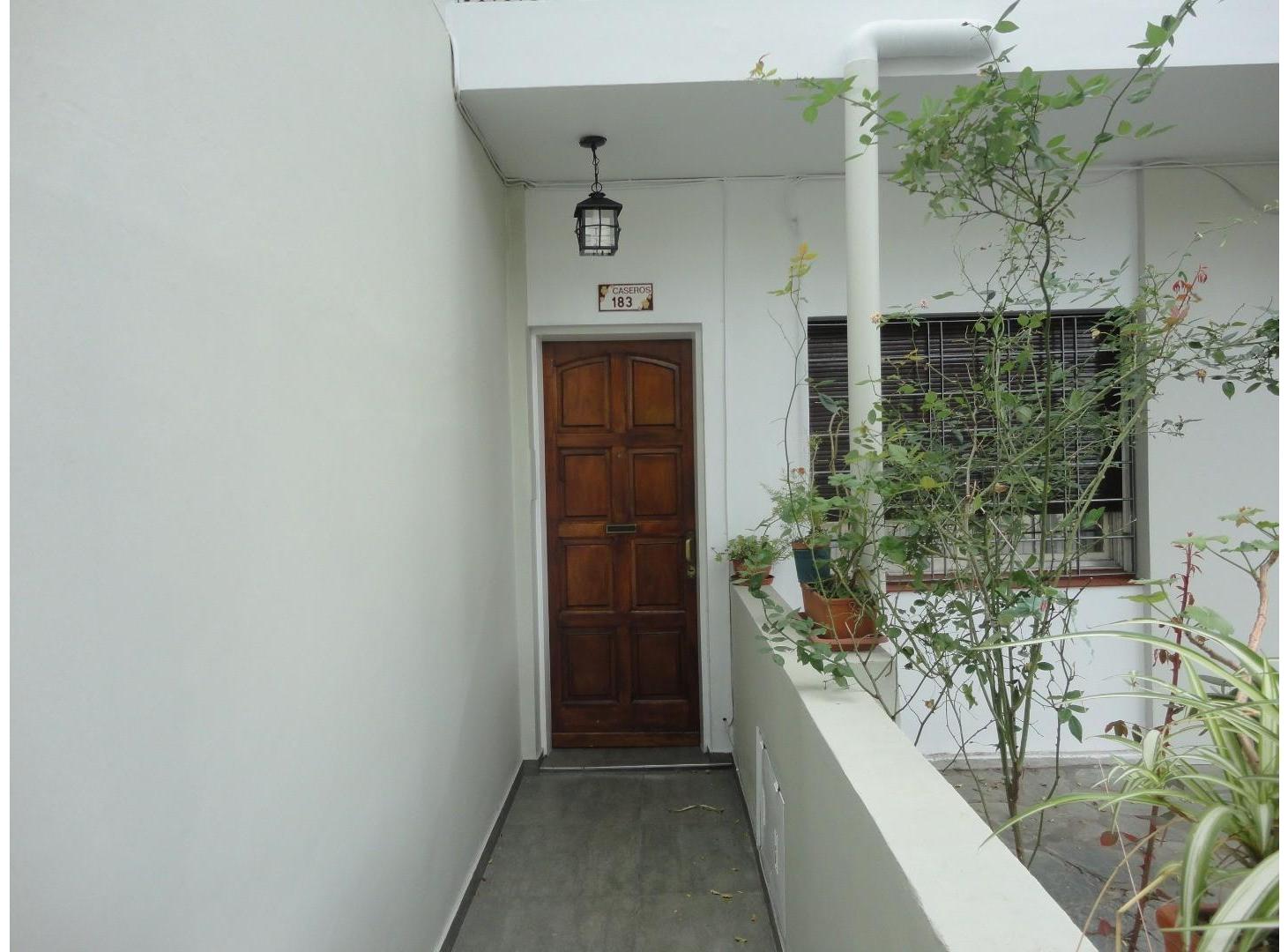 Foto de PH EN VENTA DE 3 AMB CON PATIO Y A 1 CDRA DE ESTACIÓN, imagen 2