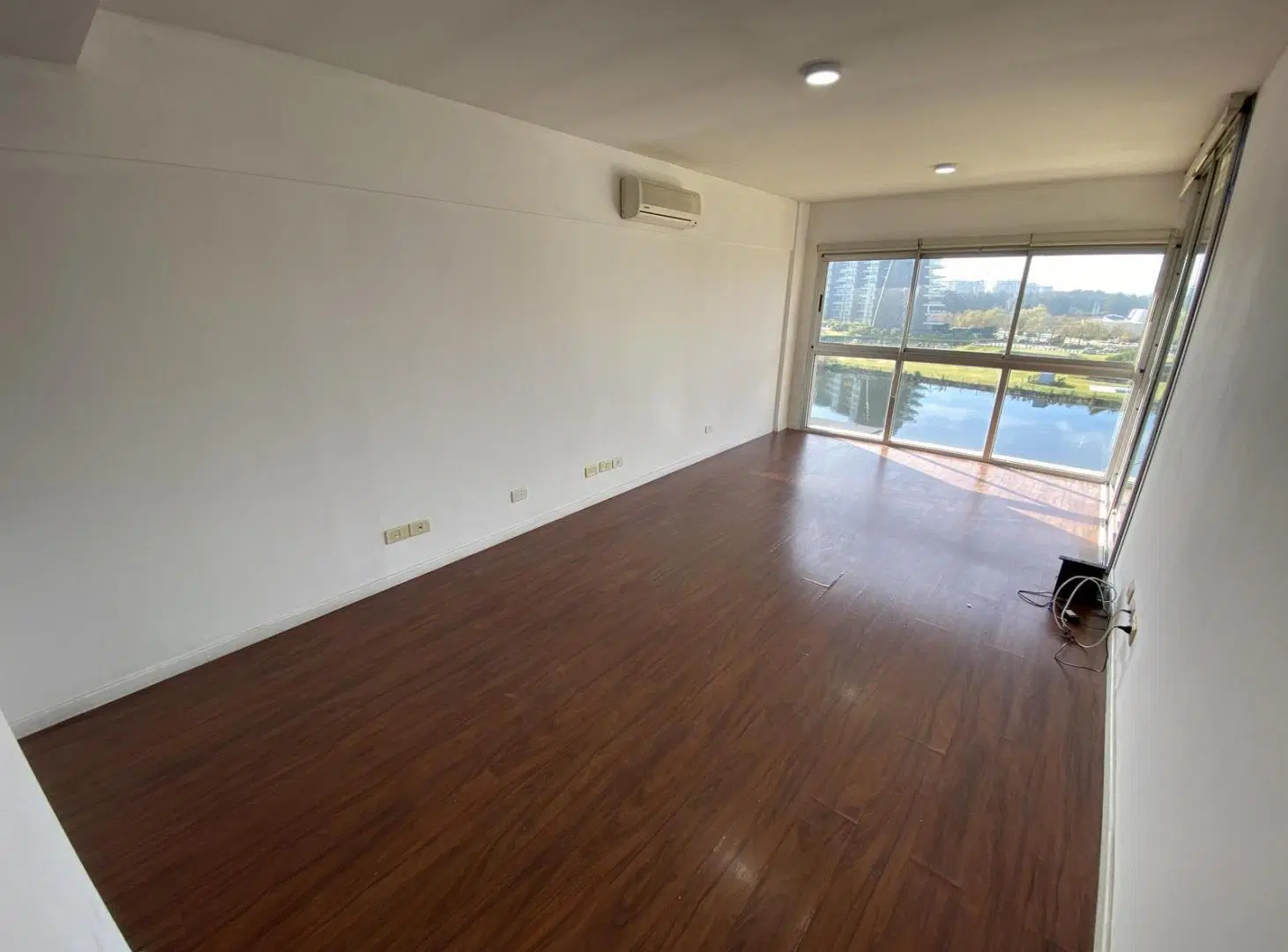 DEPARTAMENTO EN VENTA Y ALQUILER CORMORAN NORDELTA 4