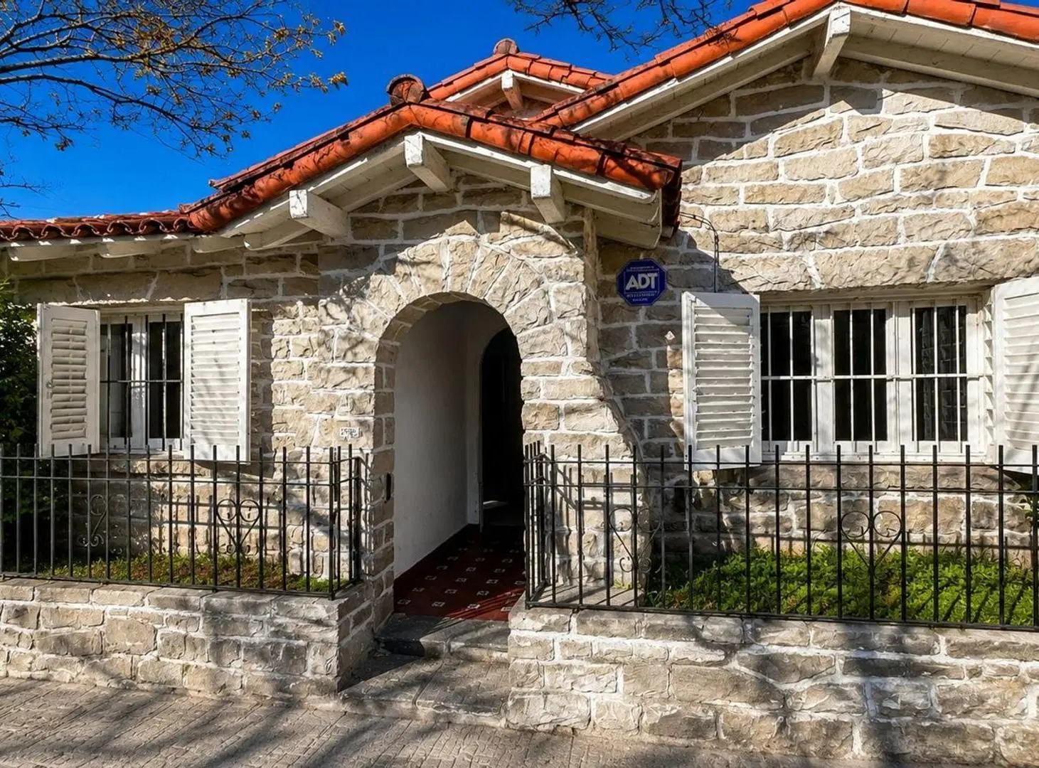 CHALET 4 AMBIENTES - ZONA GUEMES 5