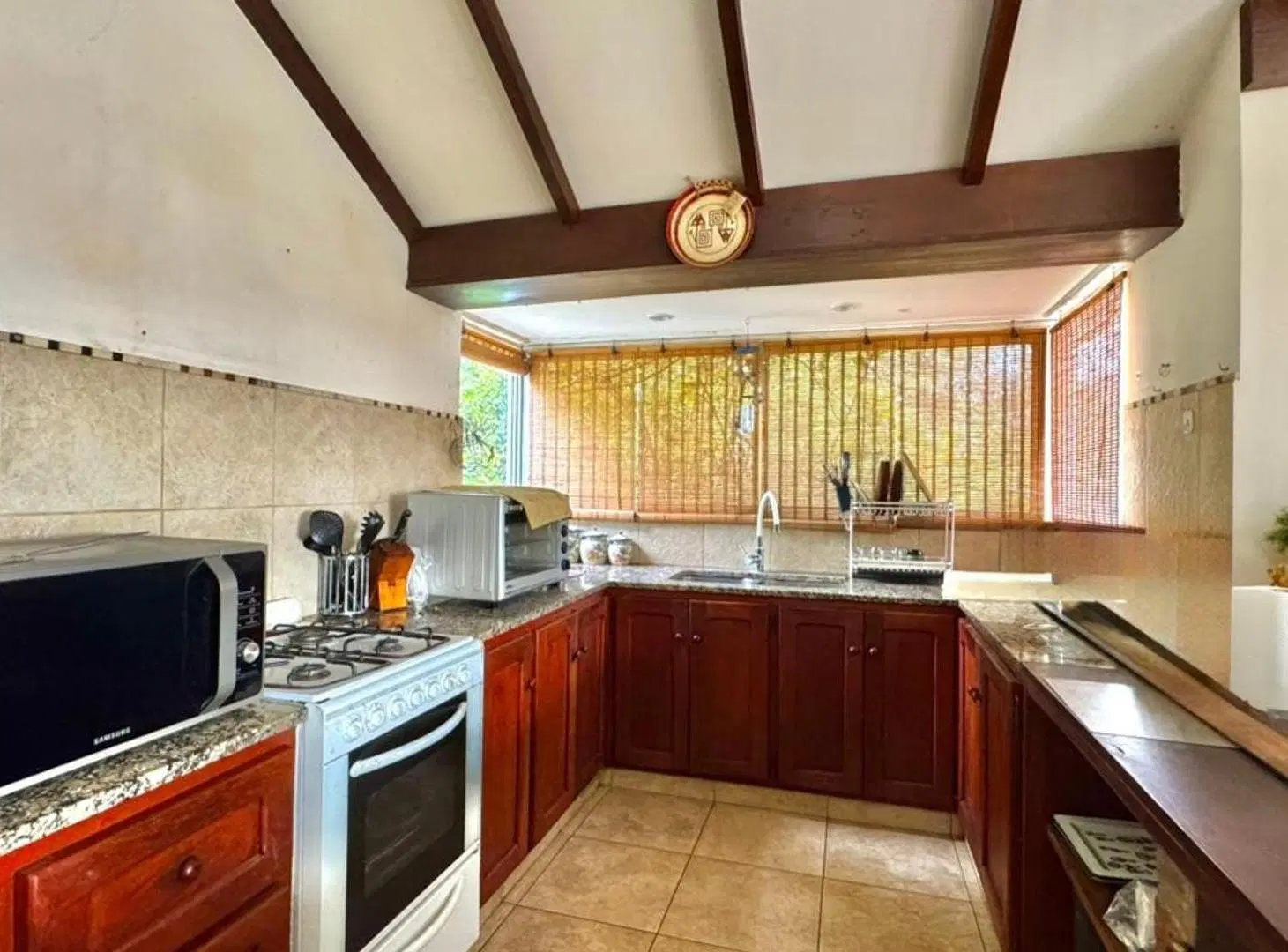 EXCLUSIVA CASA SOBRE 3000MT2 EN SIERRA DE LOS PADRES 2