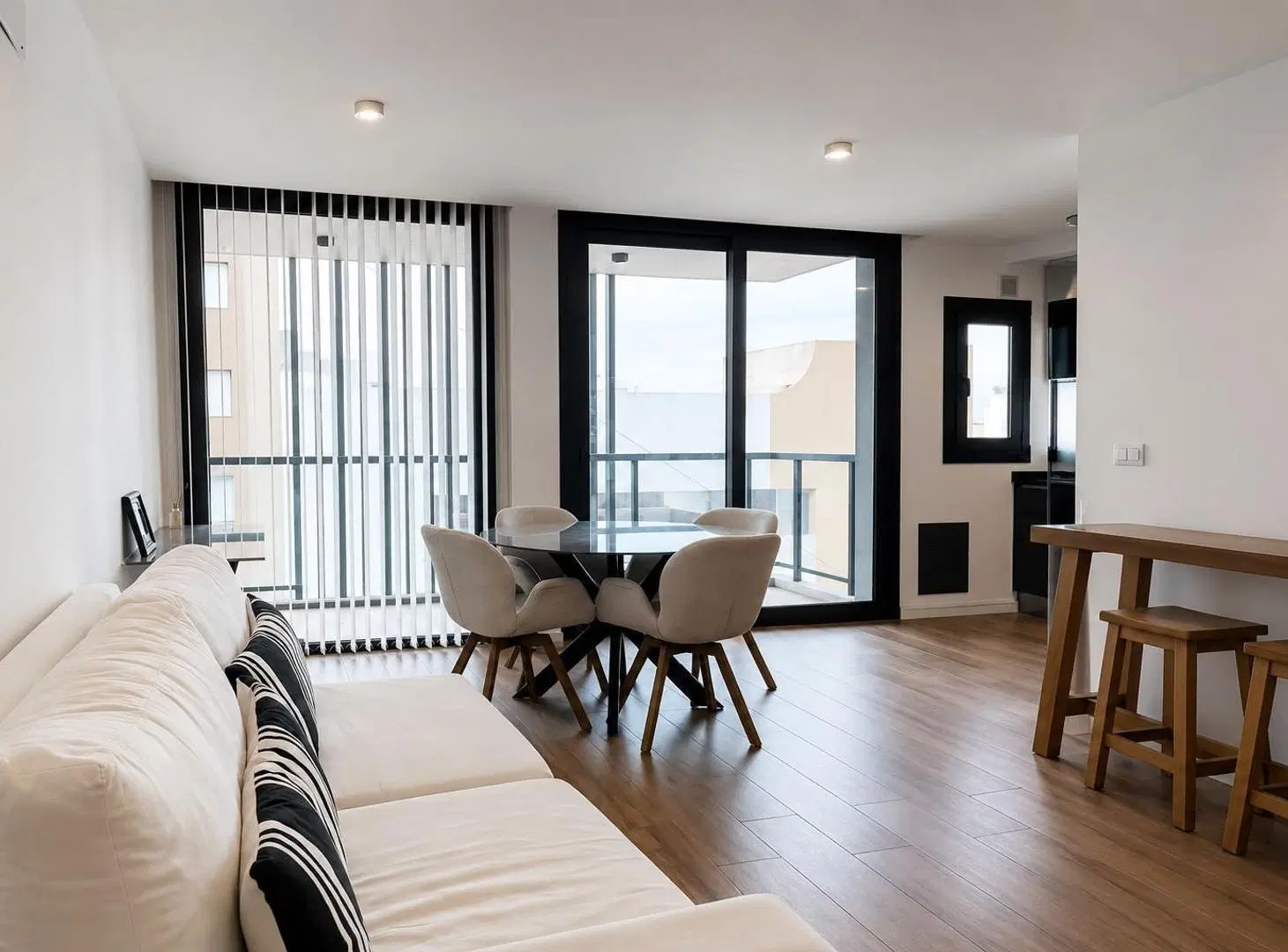 VENTA 2 AMBIENTES - EDIFICIO BONJO 8 4