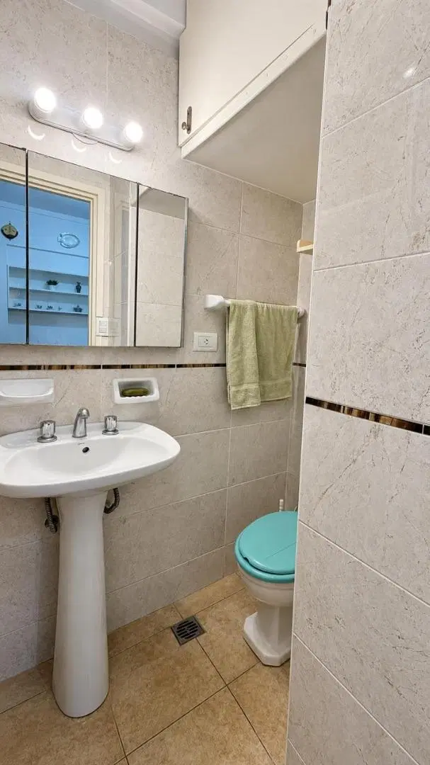 MONOAMBIENTE EN VENTA CON BALCON A LA CALLE 5