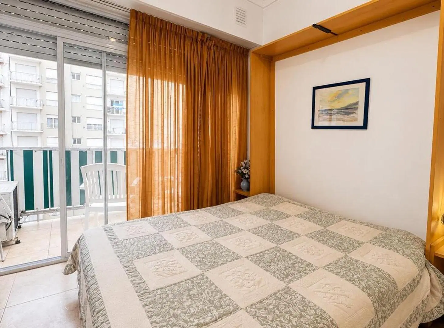 MONOAMBIENTE EN VENTA CON BALCON A LA CALLE 4