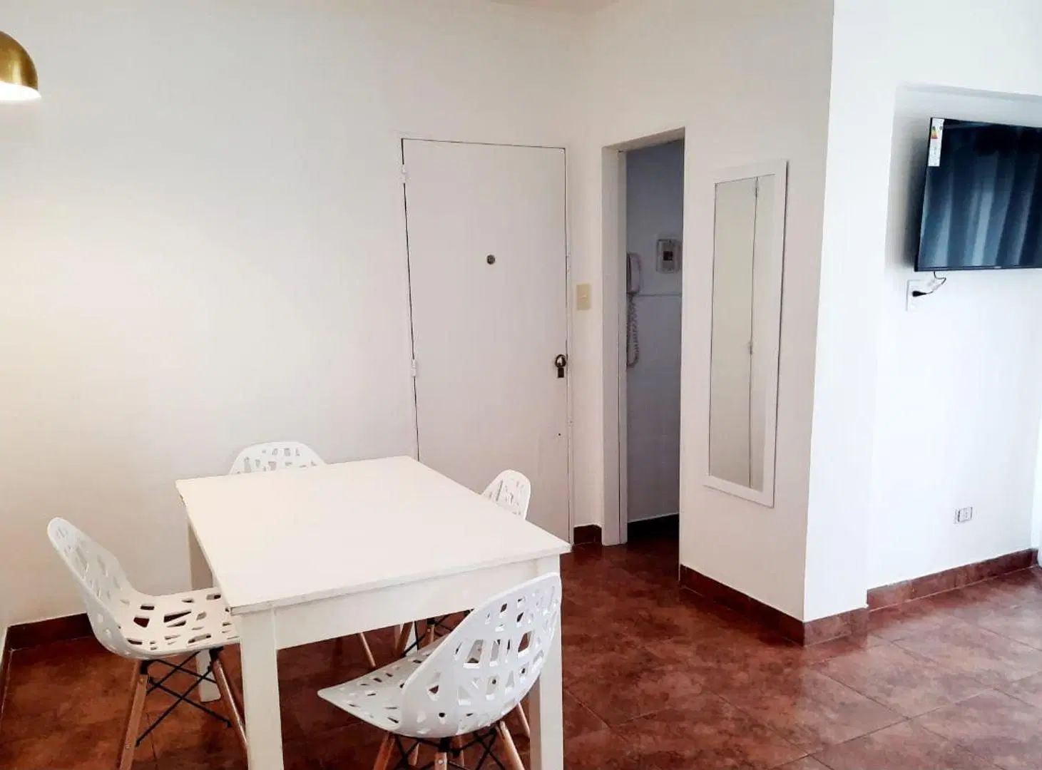 DEPARTAMENTO 2 AMBIENTES LATERAL EN LA PERLA 2
