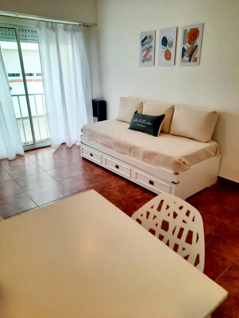 DEPARTAMENTO 2 AMBIENTES LATERAL EN LA PERLA 3