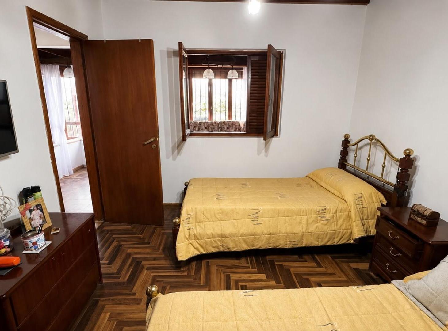 Foto de VENTA CASA 4 AMBIENTES - BARRIO 9 DE JULIO, imagen 5