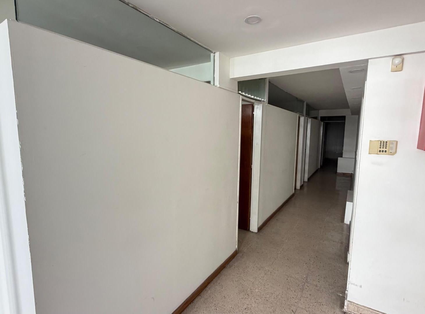 Foto de LOCAL SOBRE AVENIDA COLÓN, imagen 4