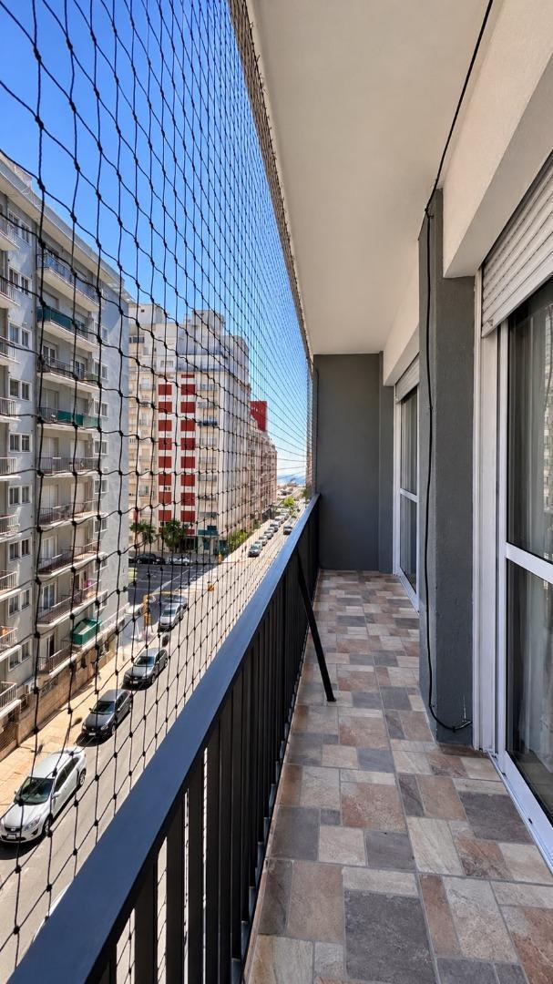 Foto de VENTA 3 AMBIENTES AL FRENTE RECICLADO - VISTA LATERAL AL MAR, imagen 3