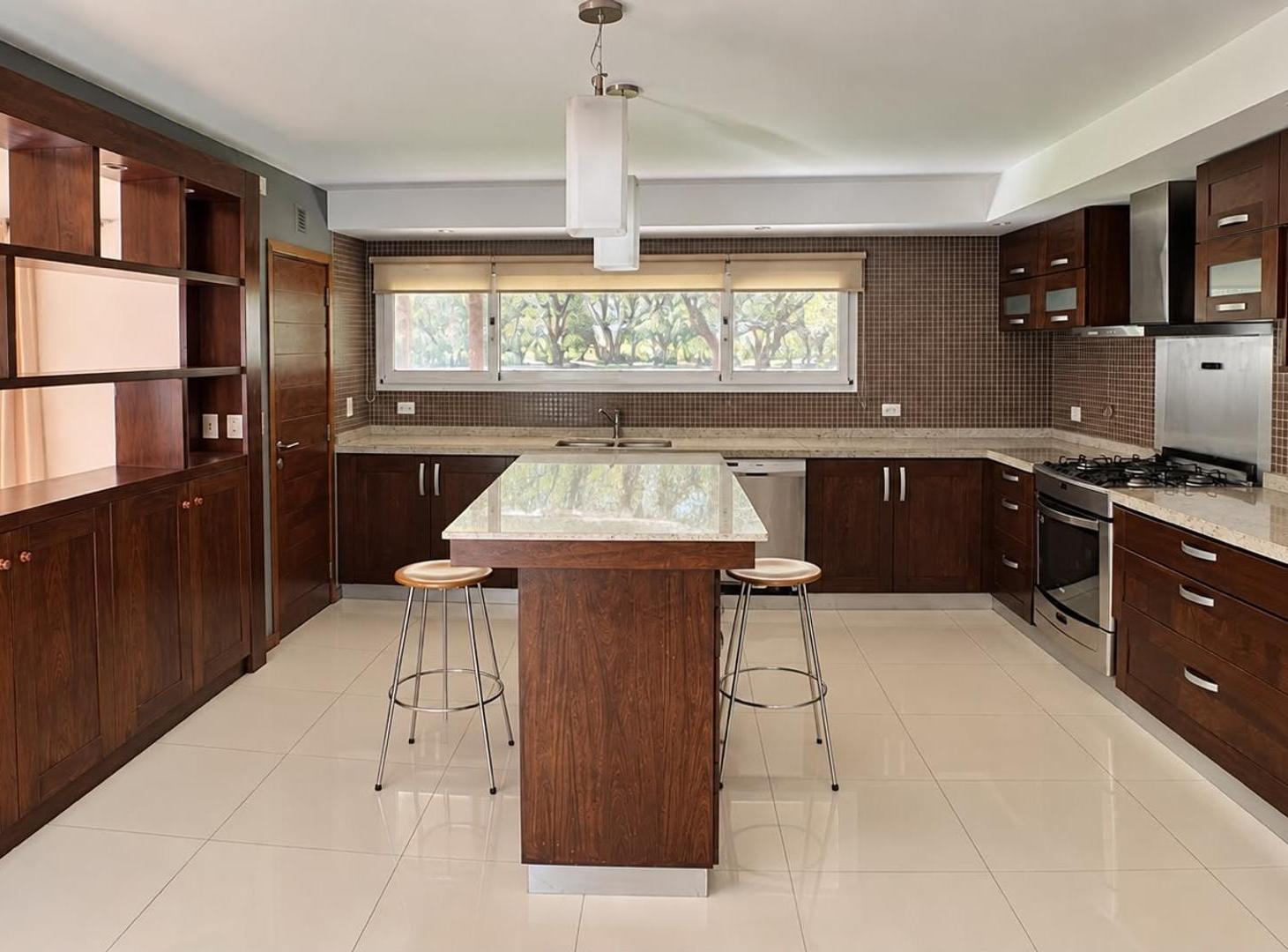 Foto de CASA 4 AMBIENTES CON PILETA - BARRIO RUMENCO, imagen 3