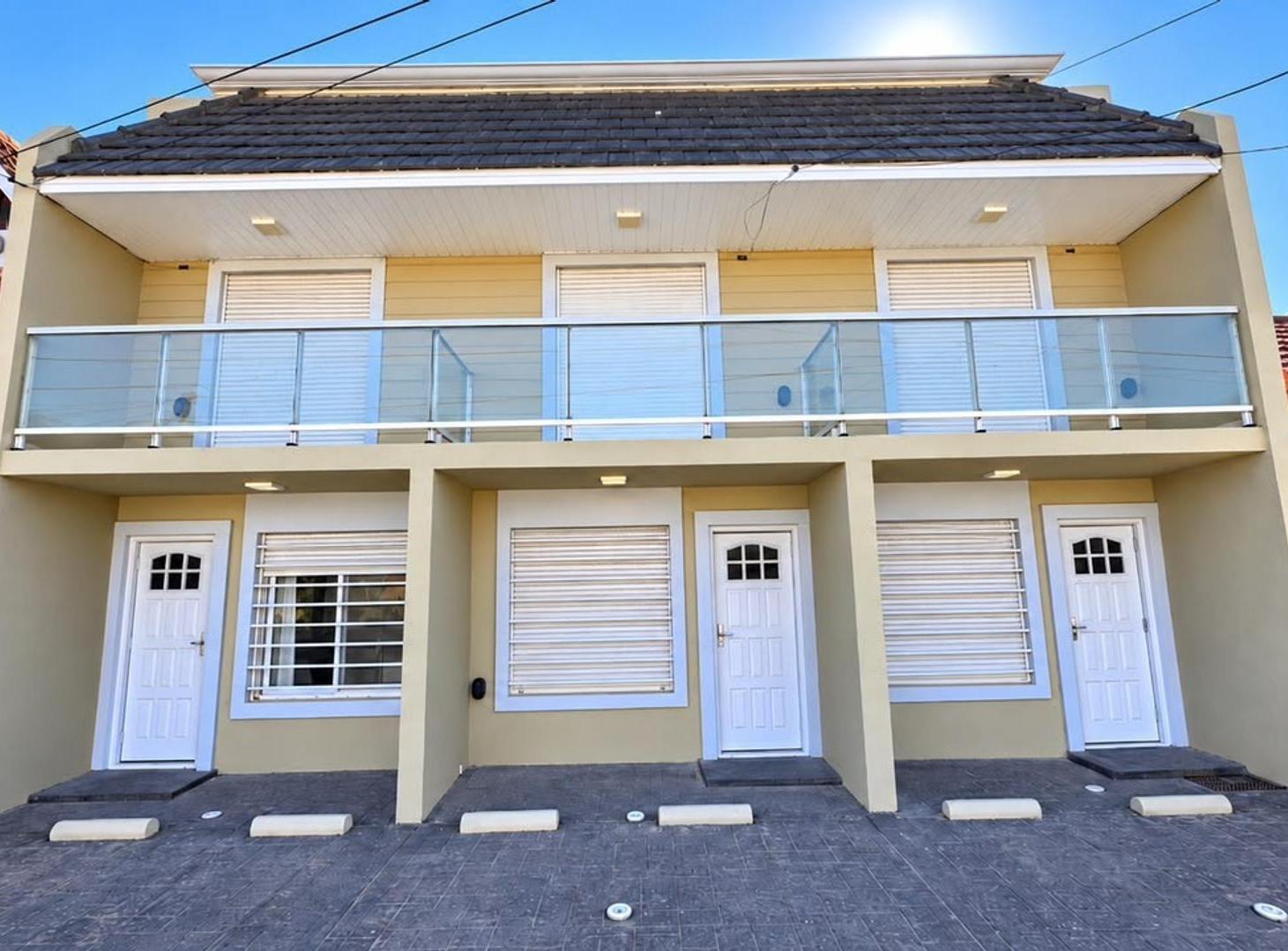 Foto de VENTA COMPLEJO DE TRIPLEX A 2 CUADRAS DEL MAR - SANTA CLARA, imagen 1