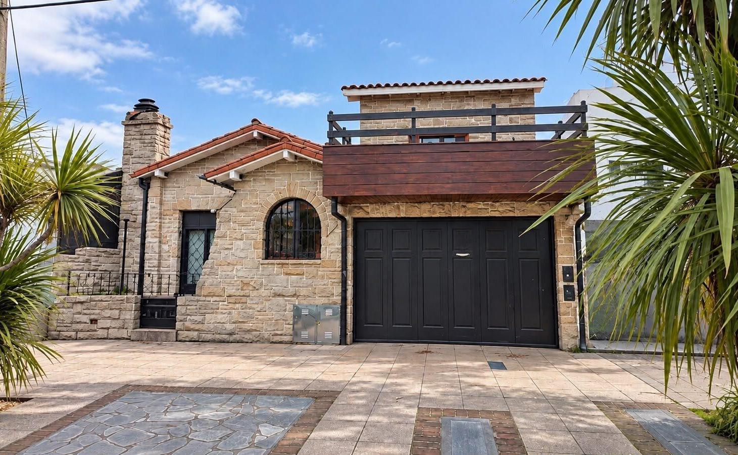 Foto de CASA 4 AMB SOBRE AVENIDA LIBERTAD - IDEAL DESARROLO, imagen 2
