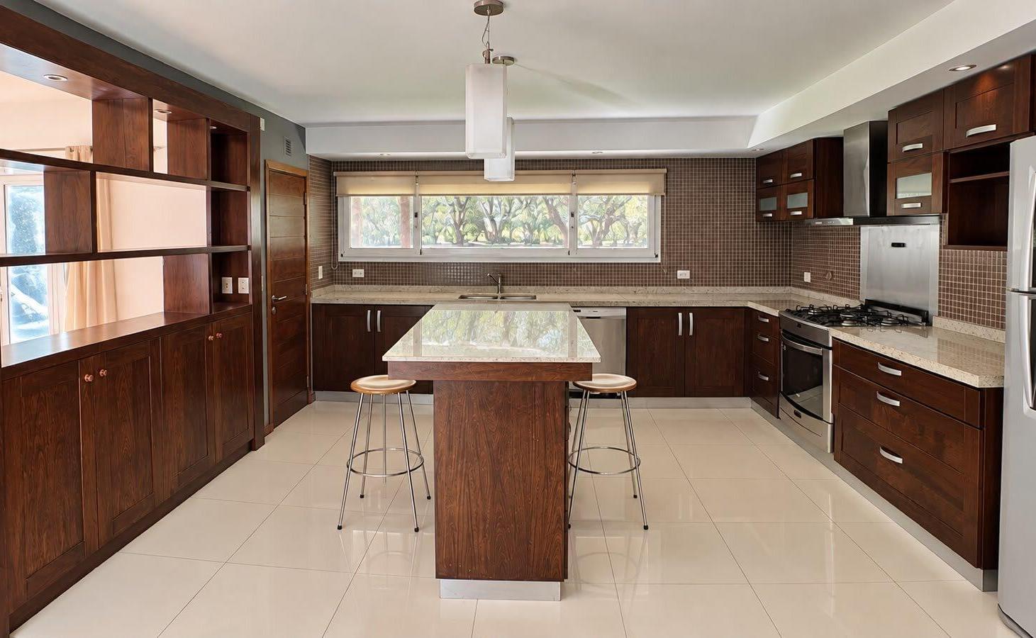 Foto de CASA 4 AMBIENTES CON PILETA - BARRIO RUMENCO, imagen 2