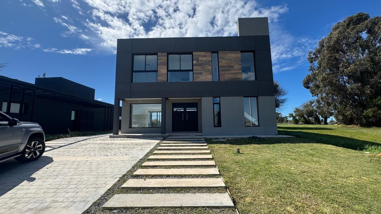 Foto de CASA 4 AMBIENTES - COUNTRY COSTA DEL SOL | MAR CHIQUITA, imagen 2