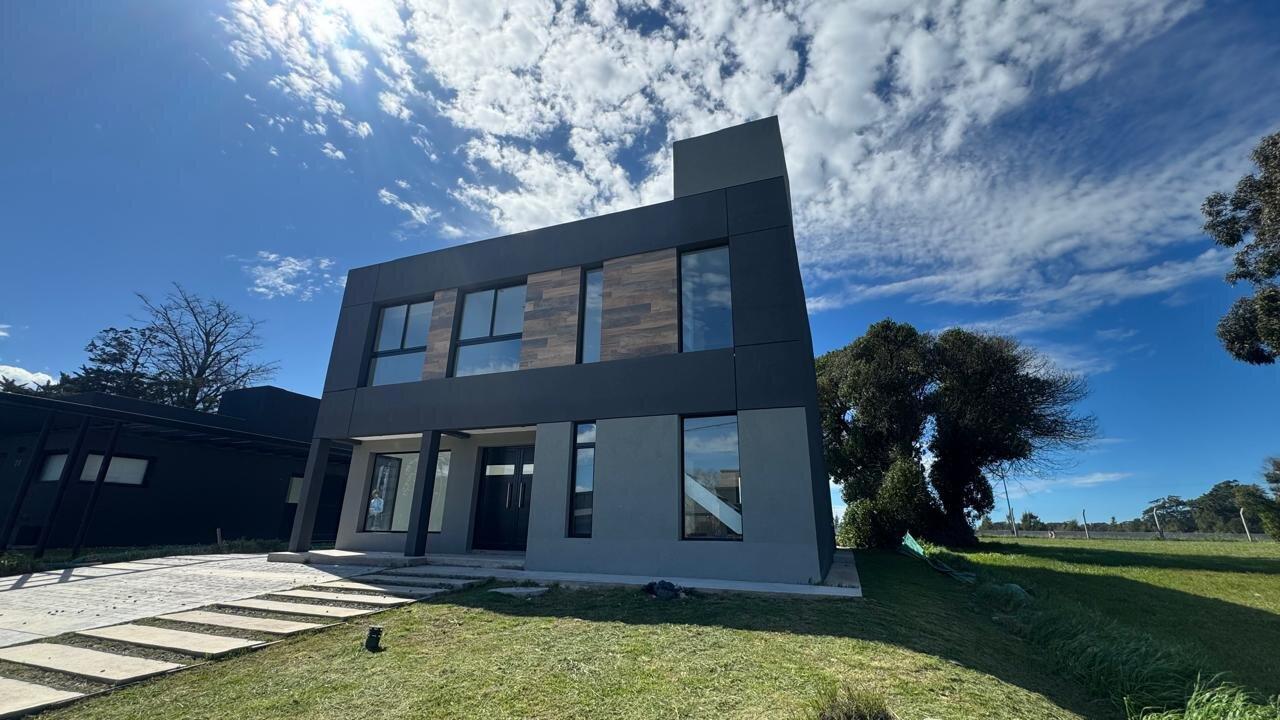 Foto de CASA 4 AMBIENTES - COUNTRY COSTA DEL SOL | MAR CHIQUITA, imagen 1