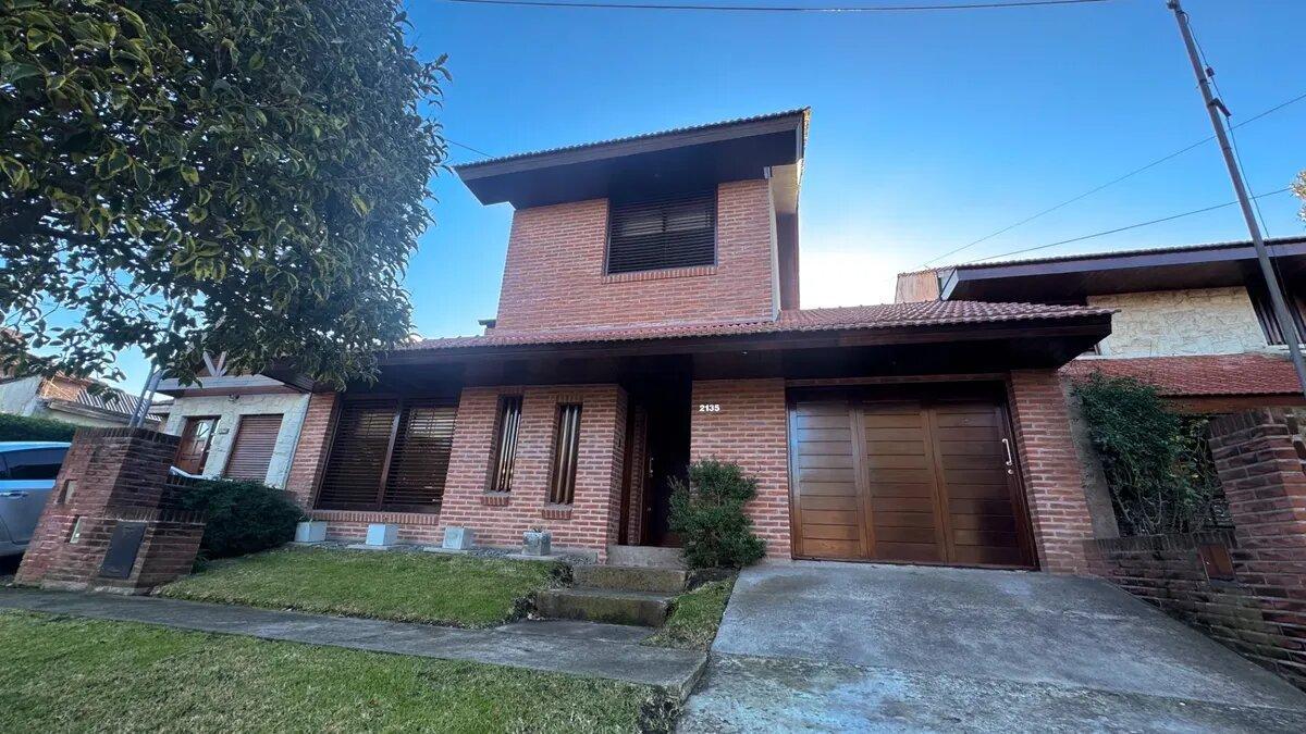 Foto de Casa 4 Ambientes Con Parque Apta Crédito, imagen 1