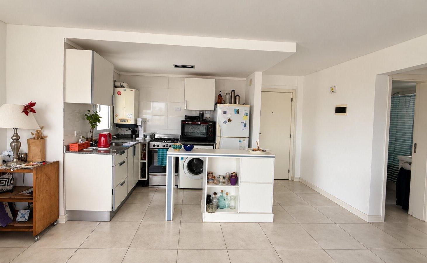 Foto de VENTA | DEPARTAMENTO DE 2 AMBIENTES CON BALCÓN Y COCHERA | ZONA CENTRO, imagen 3