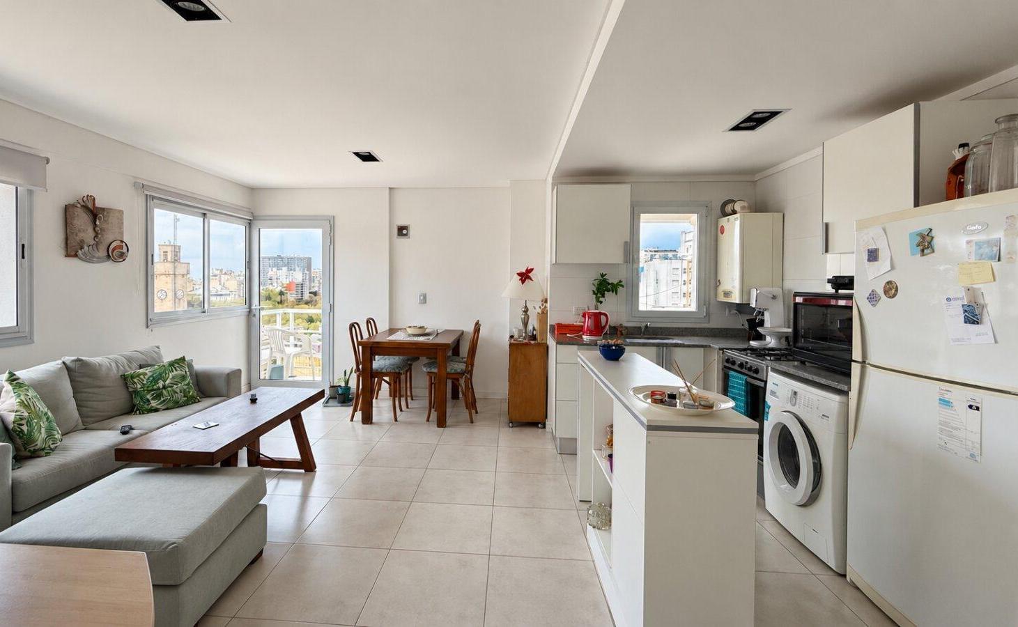 Foto de VENTA | DEPARTAMENTO DE 2 AMBIENTES CON BALCÓN Y COCHERA | ZONA CENTRO, imagen 2