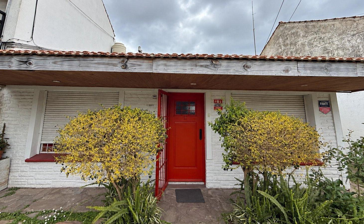 Foto de CASA PH 3 AMBIENTES AL FRENTE APTA CRÉDITO CON PATIO Y GRAN POTENCIAL, imagen 1