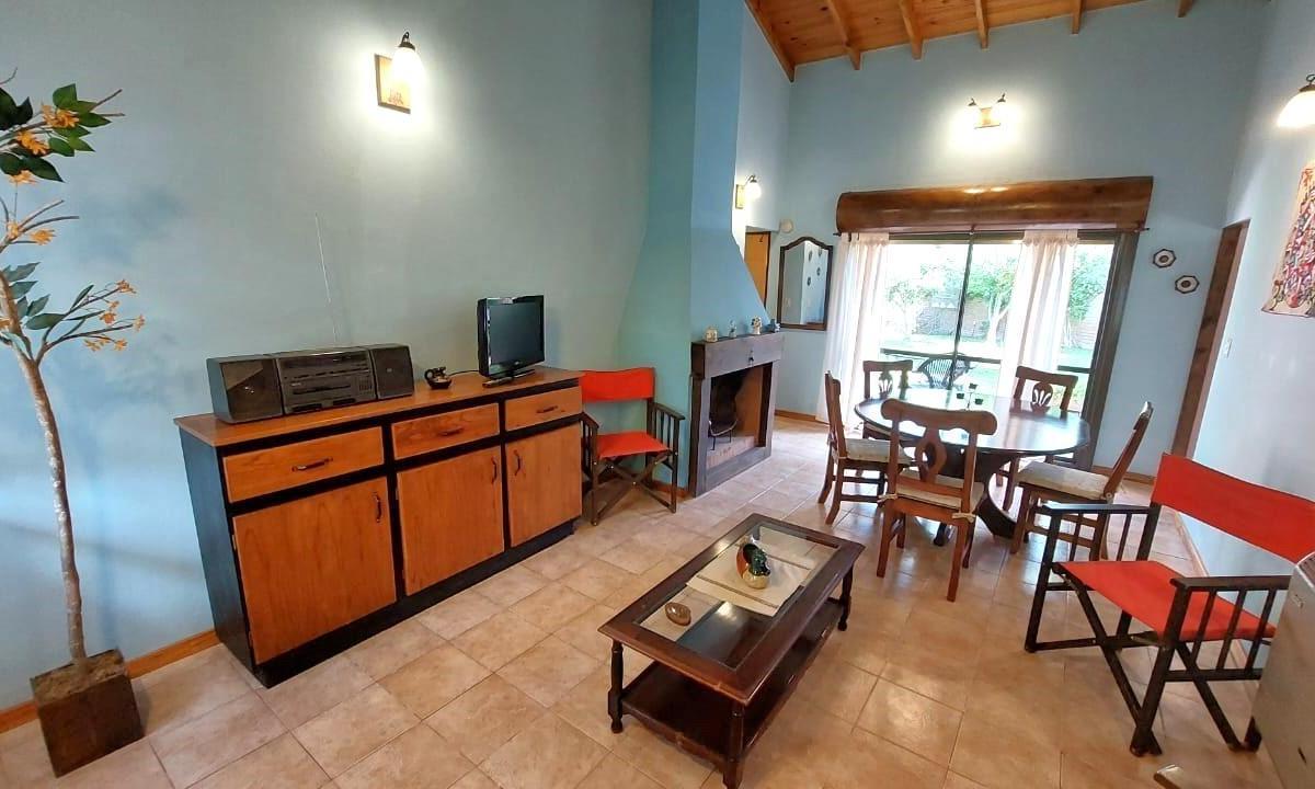 Foto de Casa (en PH) - Venta - Villa Gesell - 4 Ambientes - Gas Natural, imagen 2