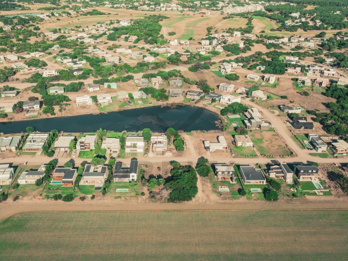 Foto de Lote en venta en Barrio Deportiva, Costa Esmeralda, imagen 4