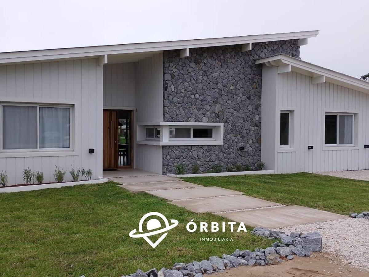 Casa en Venta en Costa Esmeralda, Barrio Ecuestre 2