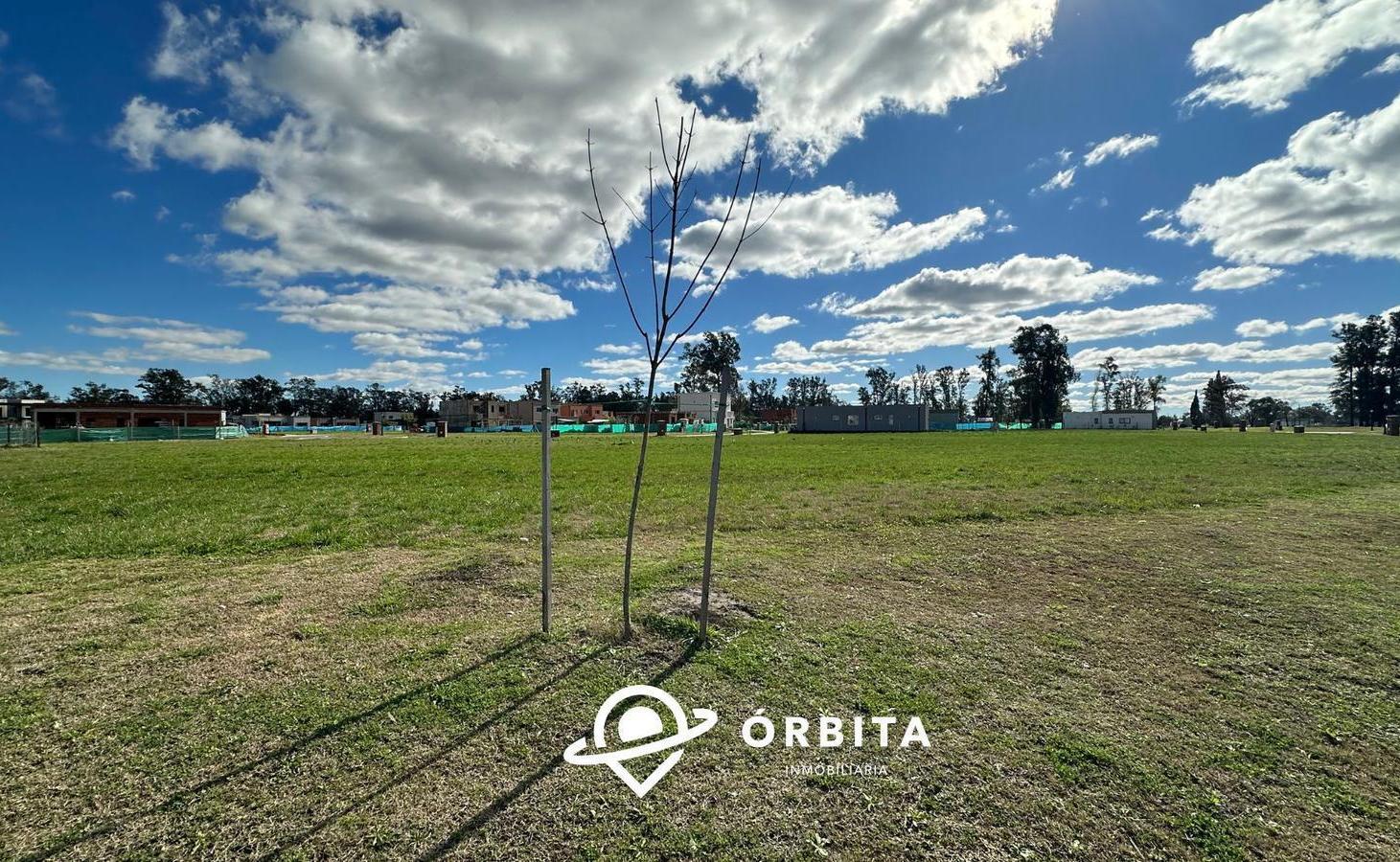 Lote en venta en Barrio Santa Sofia en Pilar del Este, central al barrio
