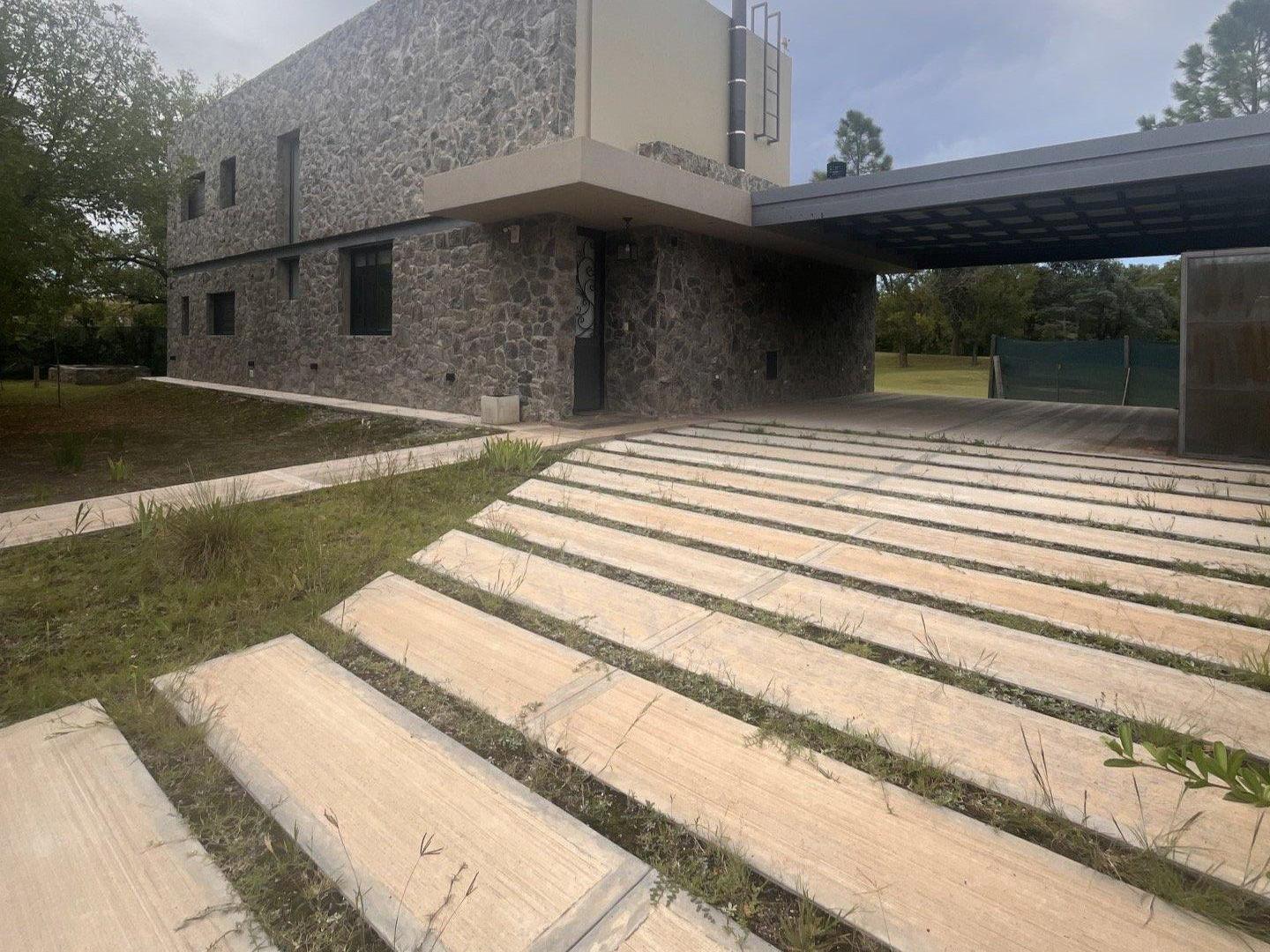 Foto de VENTA CASA DE CATEGORÍA VILLA SAN MIGUEL, LOS MOLINOS, imagen 1