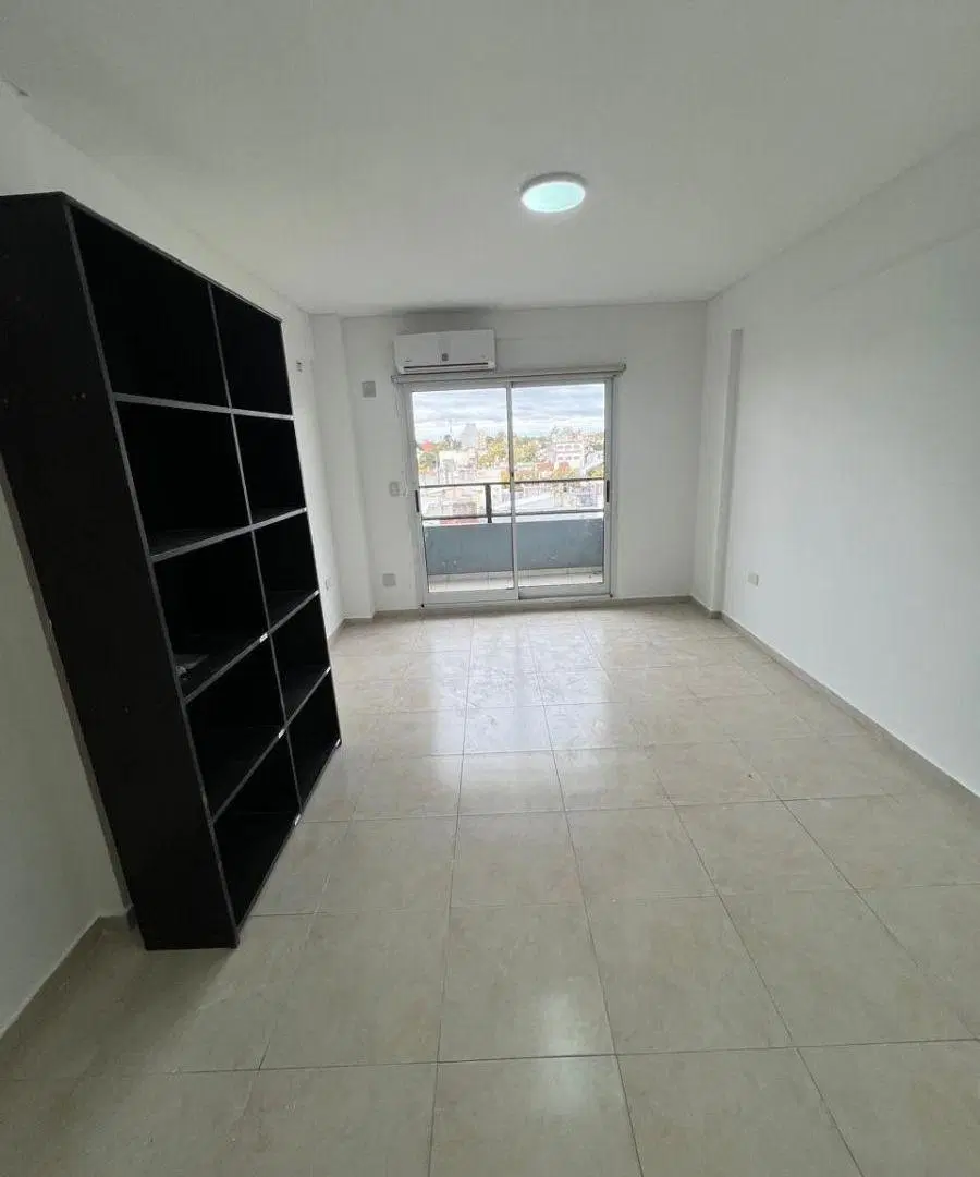 MONOAMBIENTE GRANDE CON BALCON AL FRENTE. IMPECABLE!!! 4