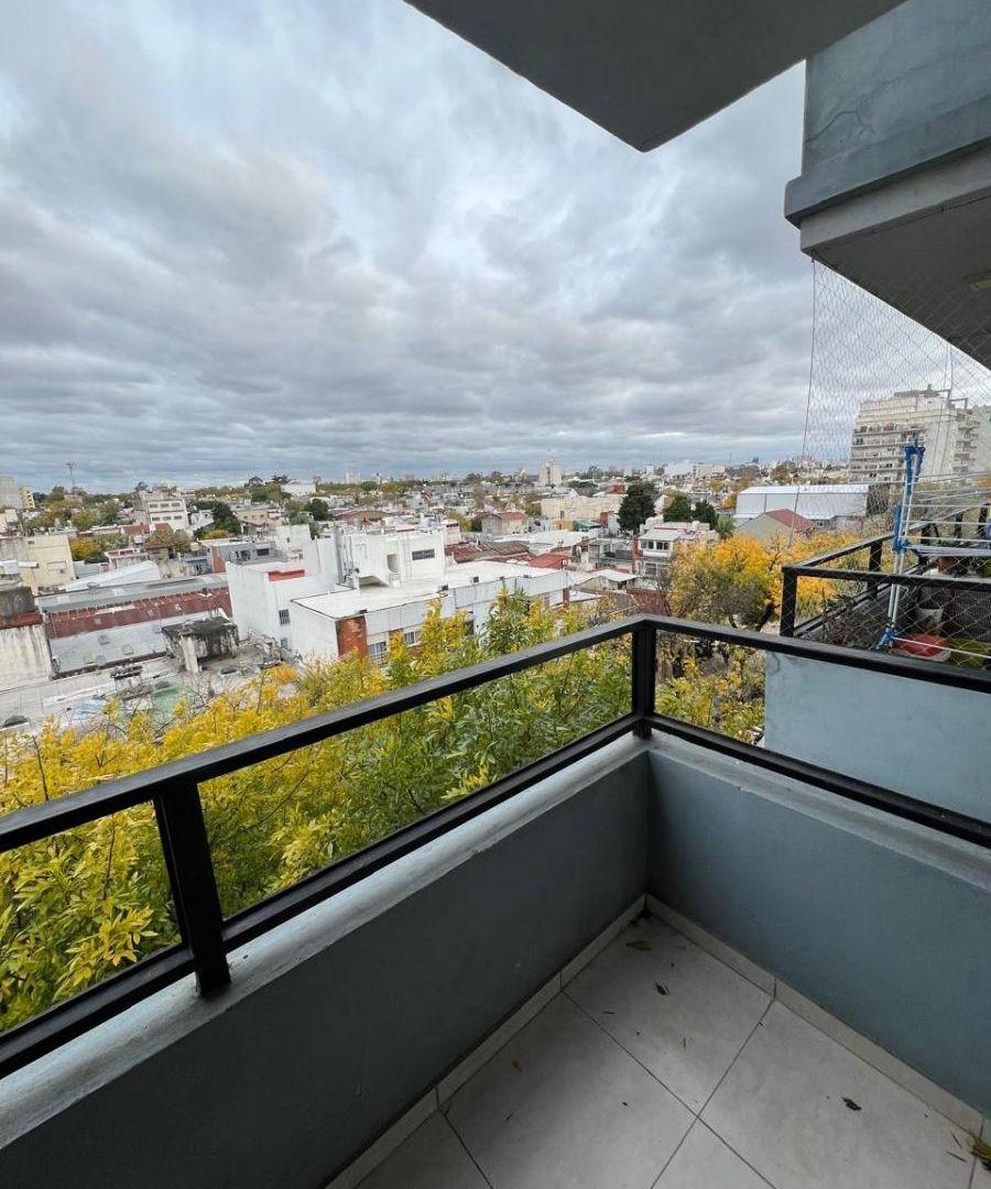 MONOAMBIENTE GRANDE CON BALCON AL FRENTE. IMPECABLE!!!