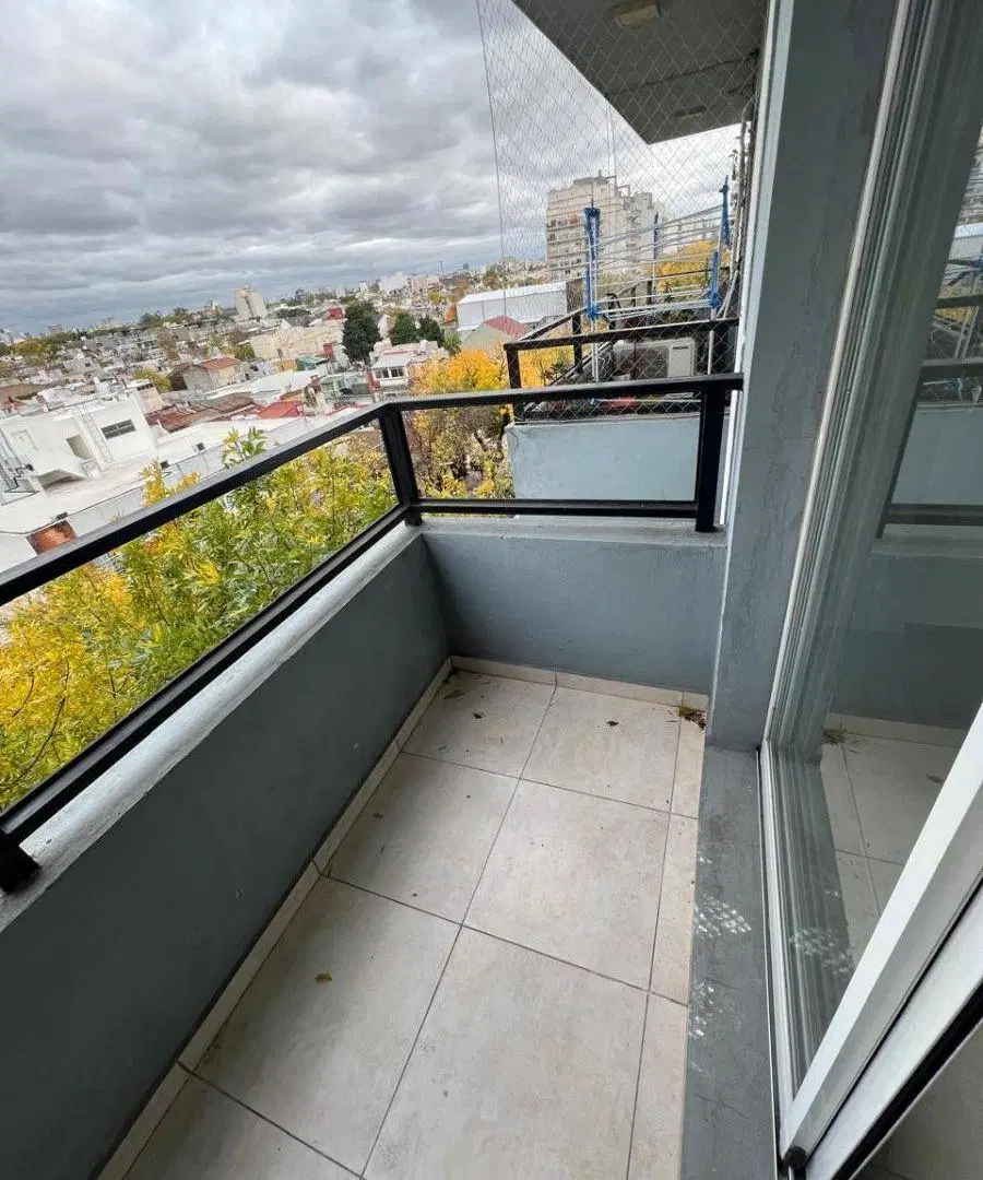 MONOAMBIENTE GRANDE CON BALCON AL FRENTE. IMPECABLE!!! 5