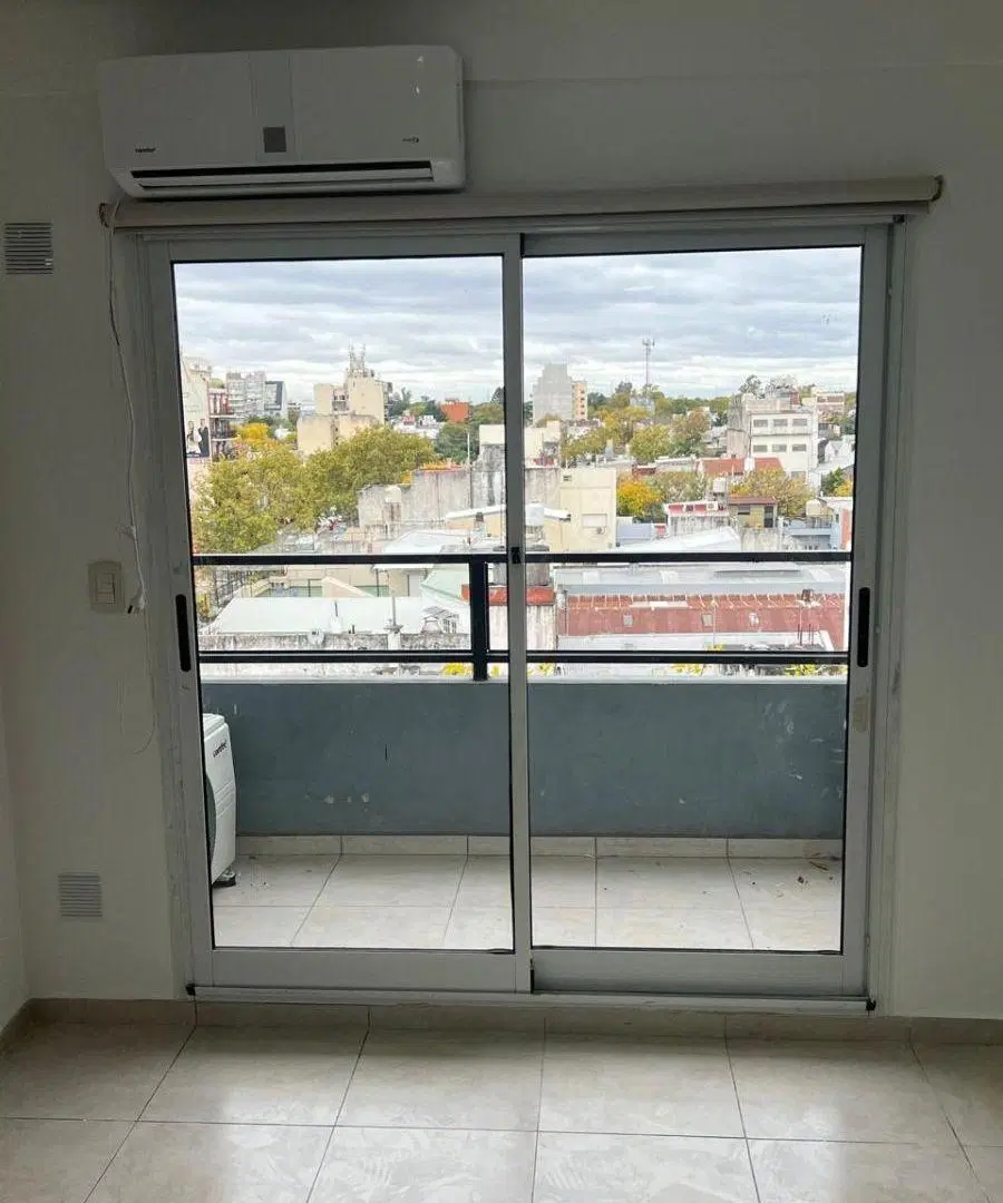 MONOAMBIENTE GRANDE CON BALCON AL FRENTE. IMPECABLE!!! 3