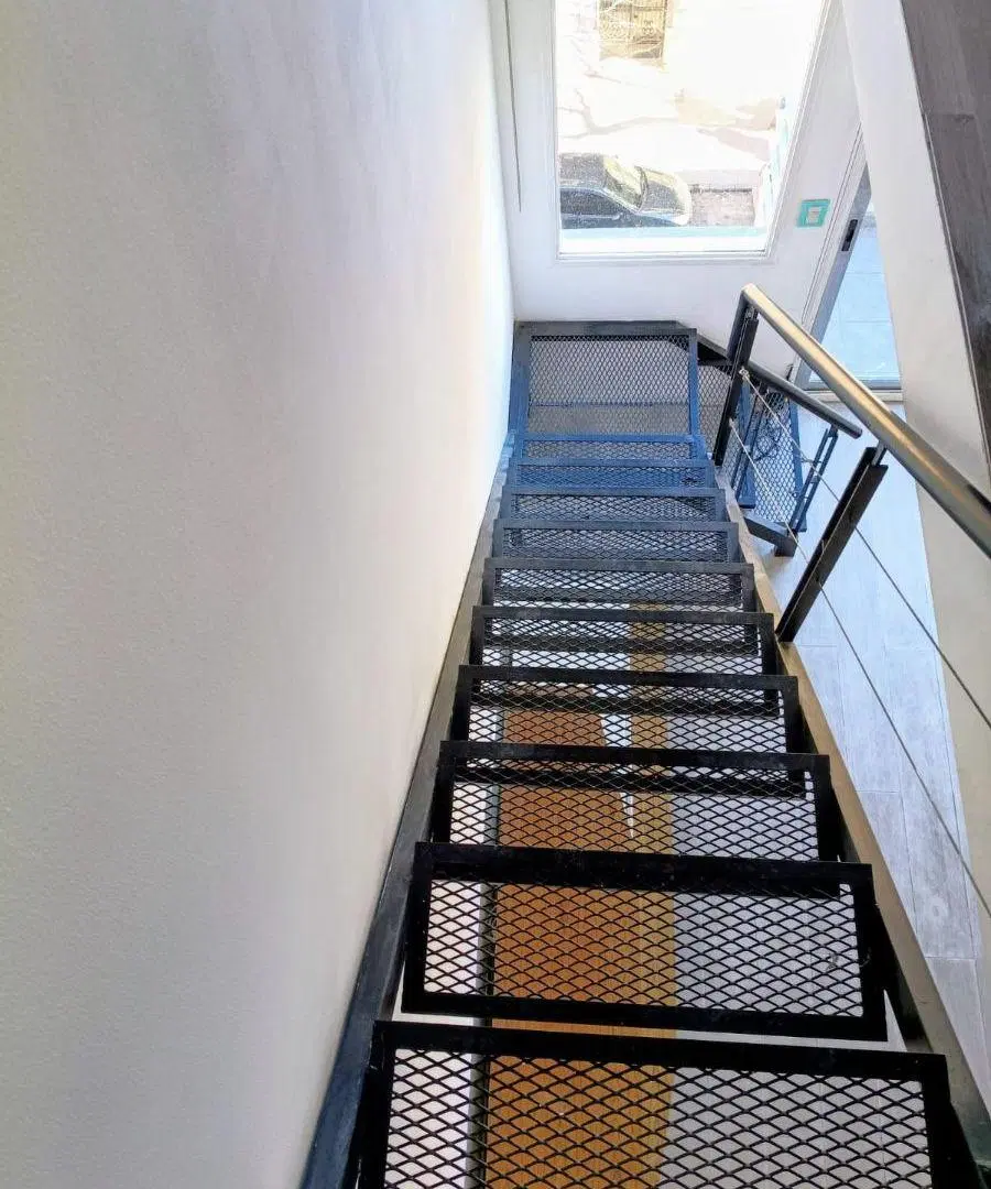DUPLEX DOS AMB 4TO PISO AL FRENTE GRANDE CON BALCÓN 2