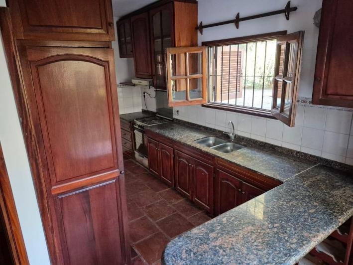 ALQUILER VILLA ALLENDE GOLF CASA CUATRO DORMITORIOS PILETA PARQUE 4
