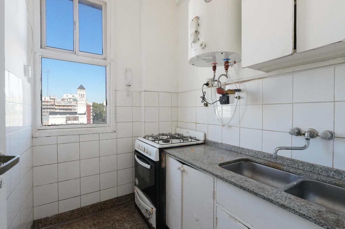 Foto de Apto Credito - 3 Ambientes Sobre un Cuarto Piso Sobre Av Gaona y Av, imagen 2