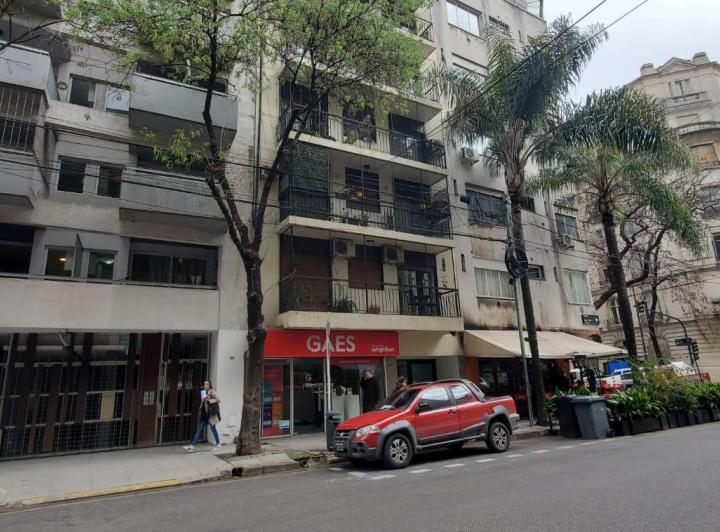 amplio monoambiente con balcón y patio interno en Palermo 1