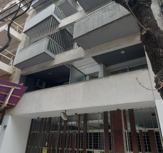 amplio monoambiente con balcón y patio interno en Palermo 3