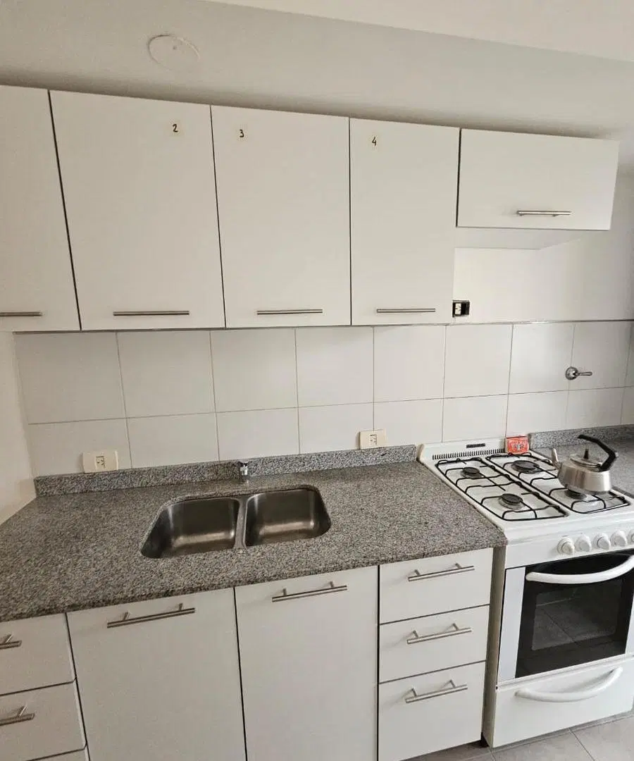 moderno monoambiente con balcón y amenities en Almagro 1