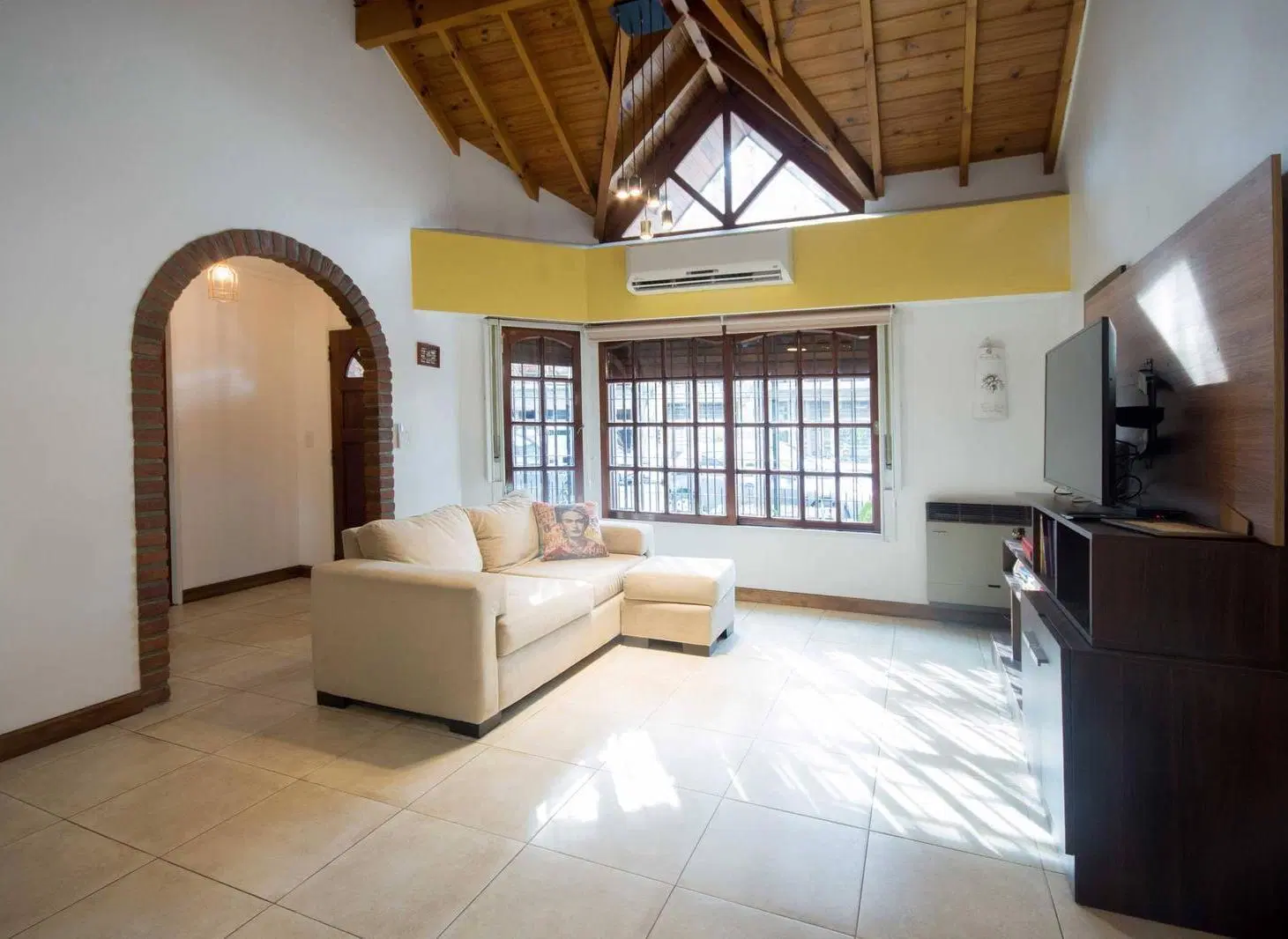 Hermosa casa tipo chalet con jardín y parrilla en Saavedra 5
