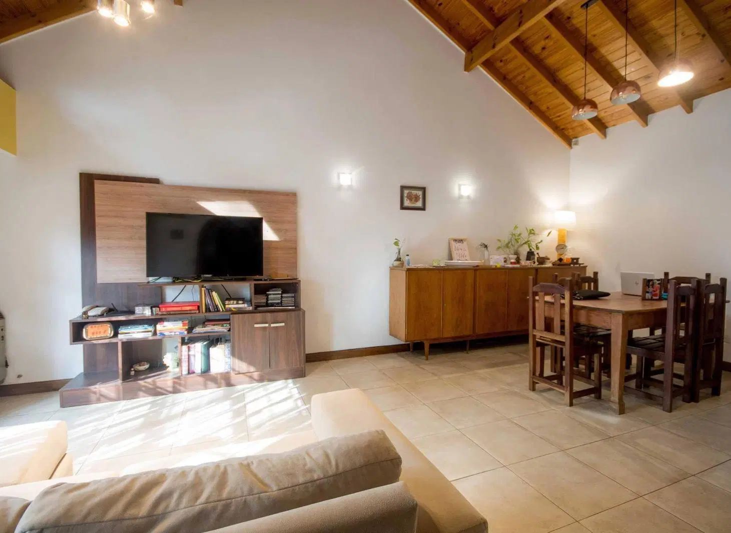 Hermosa casa tipo chalet con jardín y parrilla en Saavedra 8