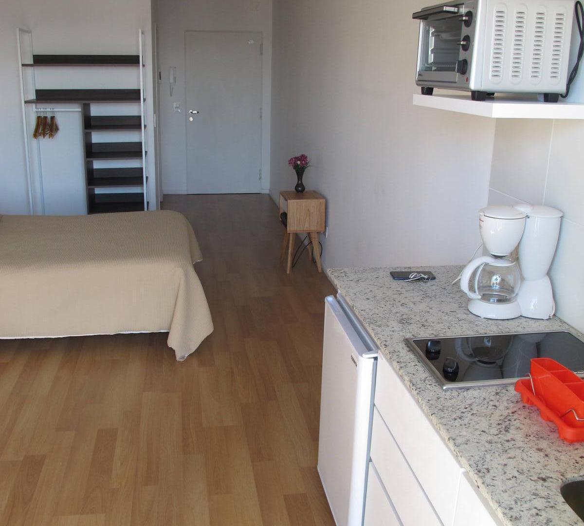 Foto de Monoambiente amoblado 31 m2 con balcón y vista - Amenities y subte B a, imagen 1